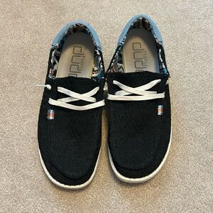 Size 9 Women’s Hey Dudes